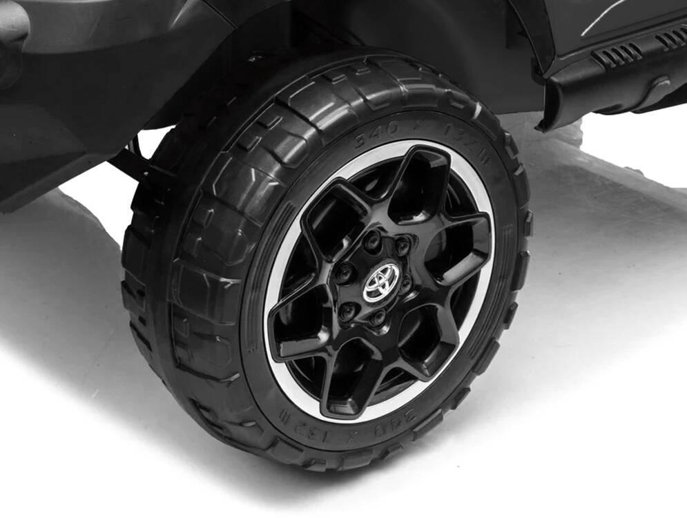 eng_pl_The-car-is-powered-by-a-large-Toyota-Hilux-2-person-battery-PA0250-16860_12