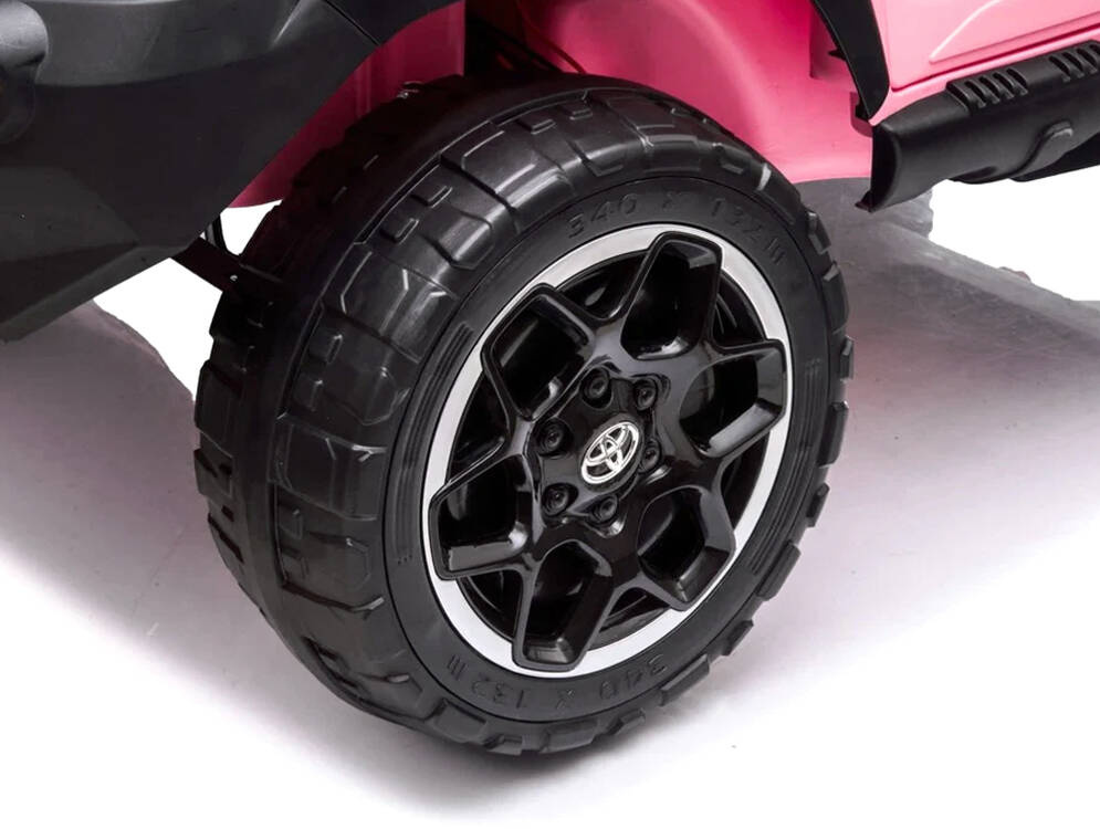 eng_pl_The-car-is-powered-by-a-large-Toyota-Hilux-2-person-battery-PA0250-17377_12