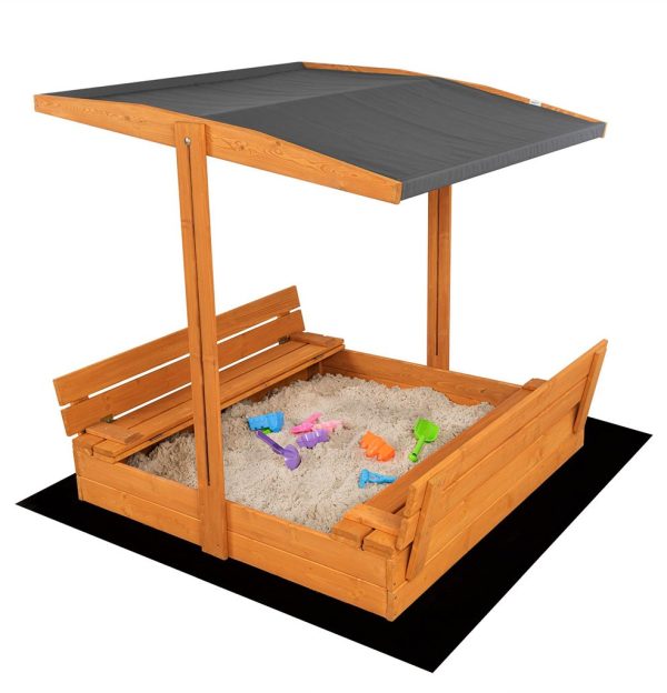 Pješčanik s klupama i nadstrešnicom